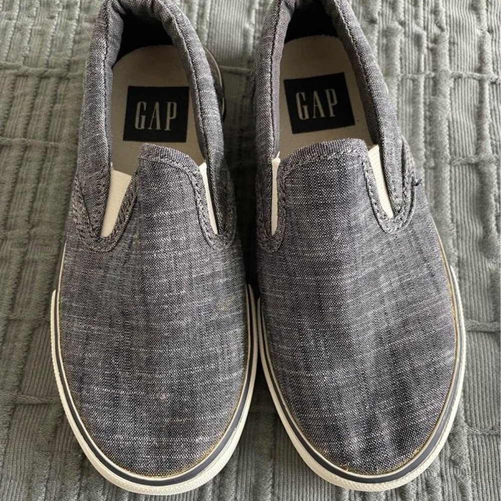 GAP Canvas Slip On Shoe kids Size 12
